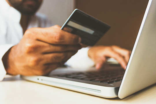 e-commerce-carrello-pagamento-con-carta-di-debito-online