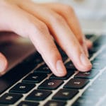 laptop-tastiera-digitazione-dati-scrittura