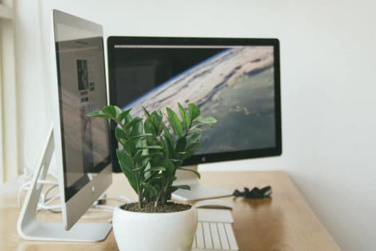 apple-desk-imac-모니터-작업-사무실