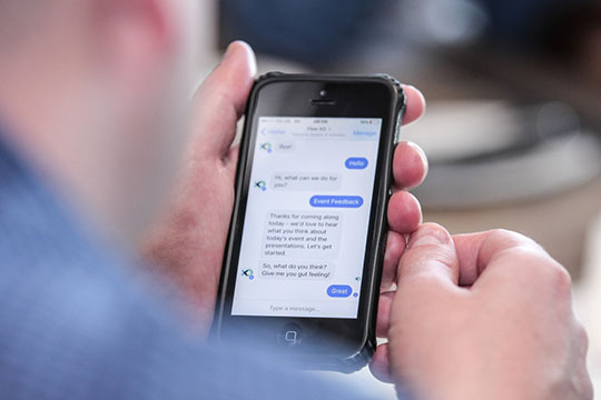 Mobile-Bot-Cellulare-Chatbot-Messenger-messaggi-di-testo-aziendali