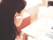 bluetooth-negócios-suporte-ao-cliente-headset-laptop