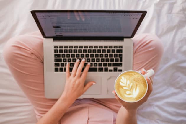 laptop-trabalho-internet-surfing-online-privacy-digital-data-protection