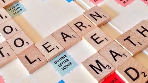 Scrabble-klasik-papan-permainan