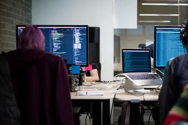 work-office-software-development-team-project-desk-code-programação