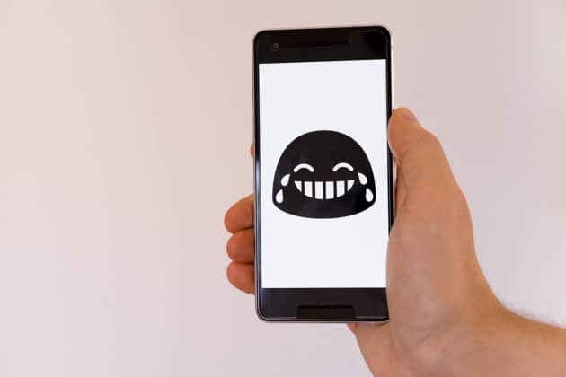 mobil-akıllı telefon-sms-pazarlama-sohbet-ifade-emoji