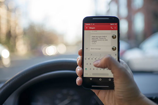 carro-smartphone-chat-contato-dispositivo-sms-tecnologia-mensagem-texto-veículo