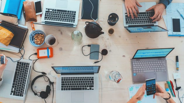 laptop-kantor-workstation-komputer-jaringan-keamanan-meja