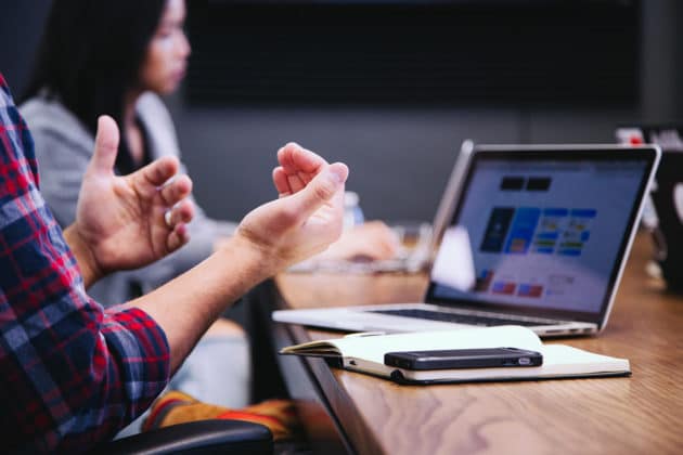 kerja-bisnis-kantor-perusahaan-tim-rapat-diskusi-rencana