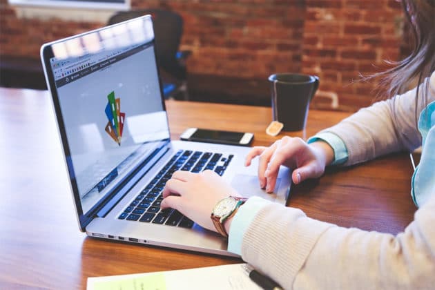 marketing-digital-diseno-sitio-web-desarrollo-web-herramientas-trabajo-laptop-escritorio-tecnologias