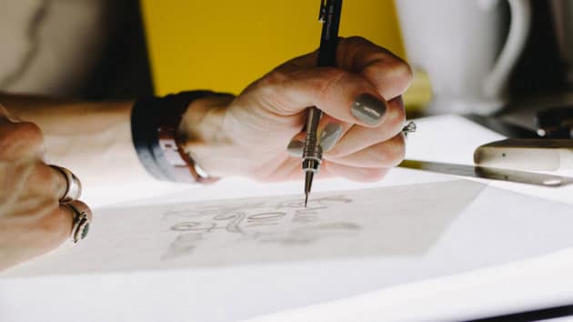 logo-grafico-designer-disegno-grafia