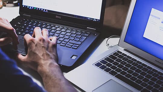 électronique-bureautique-bureau-travail-ordinateur-portable