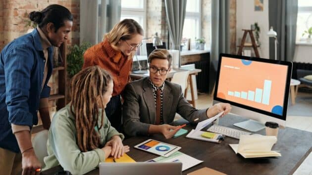 Business-Chart-Data-Marketing-Discutir-Graph-Meeting-Office-Plan-Report-Stats-Team