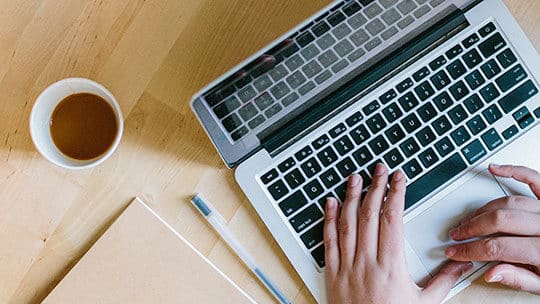 Bir Apple dizüstü bilgisayarın diğer dizüstü bilgisayarlara göre avantajları