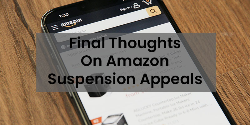 Aplicativo da Amazon em um celular colocado sobre uma mesa de madeira