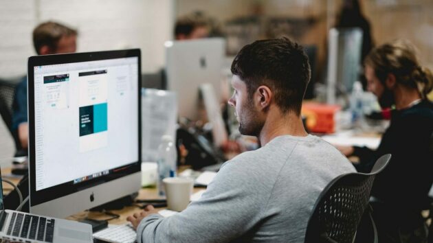 Kantor-Bisnis-Pekerjaan-Website-Design-Marketing-Team