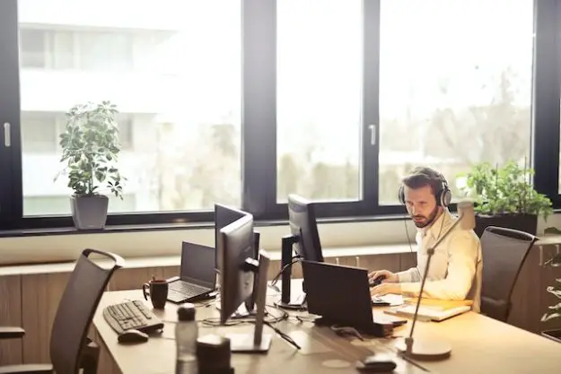 الأعمال لتأخذ مكانها على قمة السوق