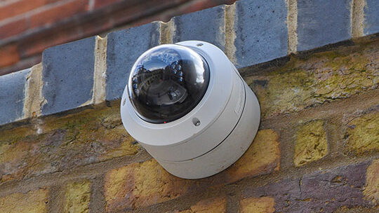 Camere de supraveghere cu dom de securitate