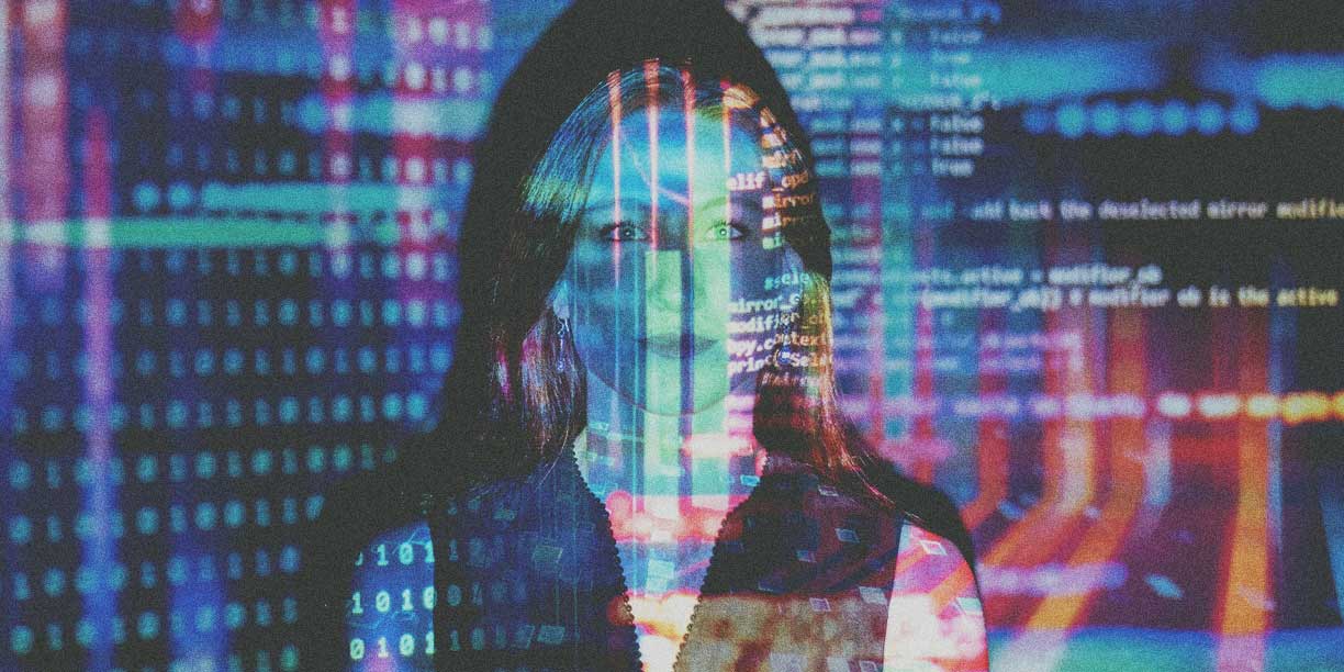 Лицо женщины покрыто яркими разноцветными огнями, напоминающими код AI