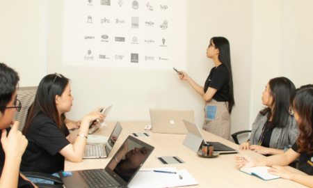 การฝึกอบรมเพื่อความสำเร็จ: VR ปฏิวัติการฝึกอบรมพนักงานในภาคการบริการอย่างไร