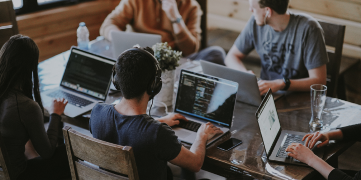 Как интеграция с социальными сетями и CRM может улучшить ваши отношения с клиентами