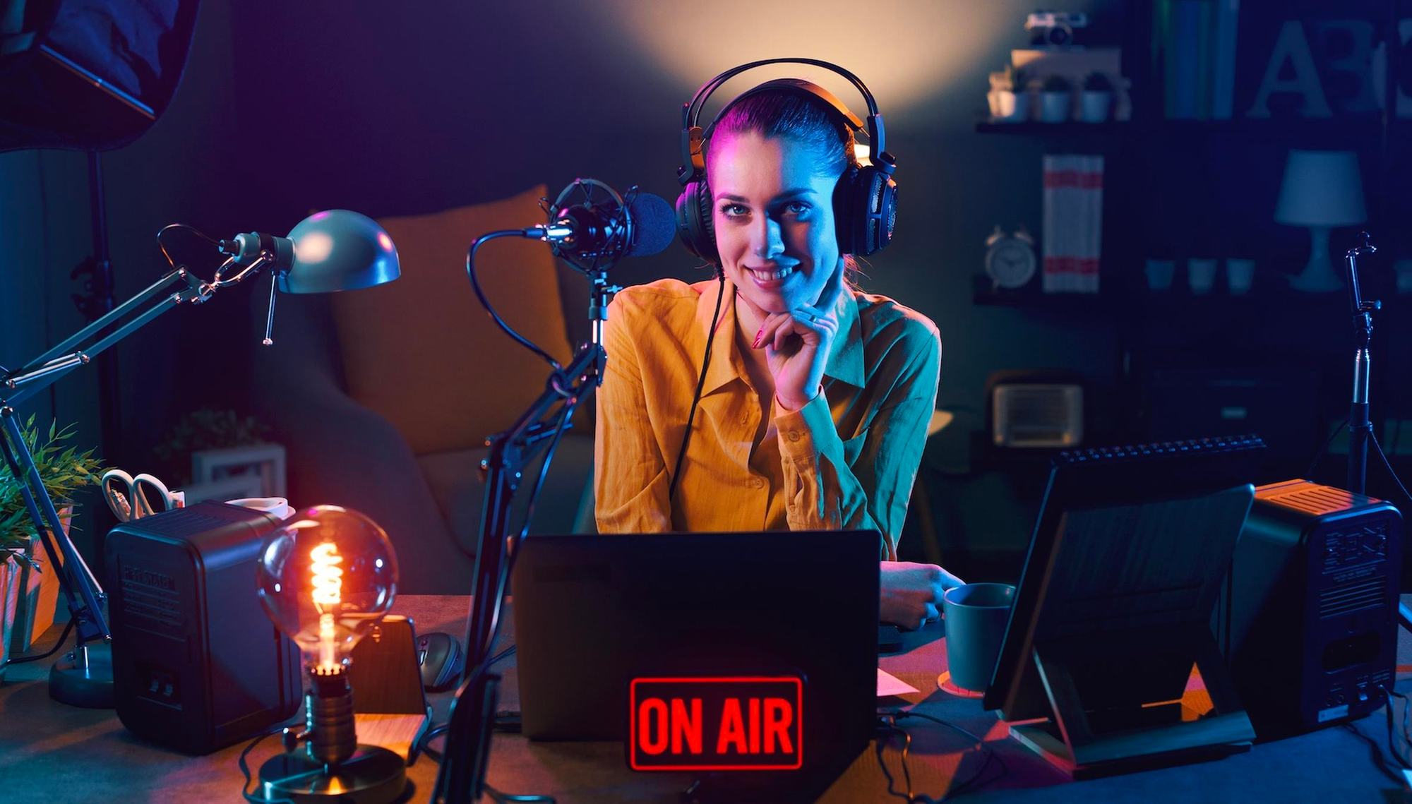 Artis suara di Radio - generator suara karakter