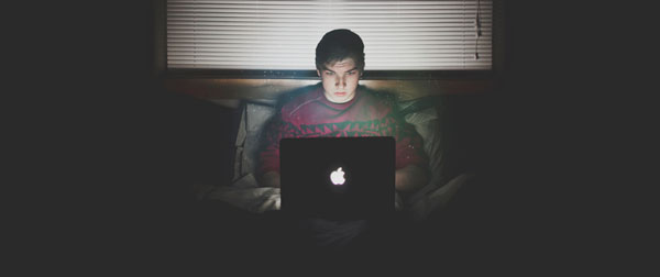 email di tempat tidur